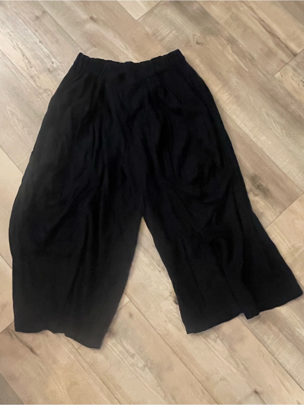 Free People Black Linen Blend Wide Leg Crop Culotte Pants
Small Oversized Pocket